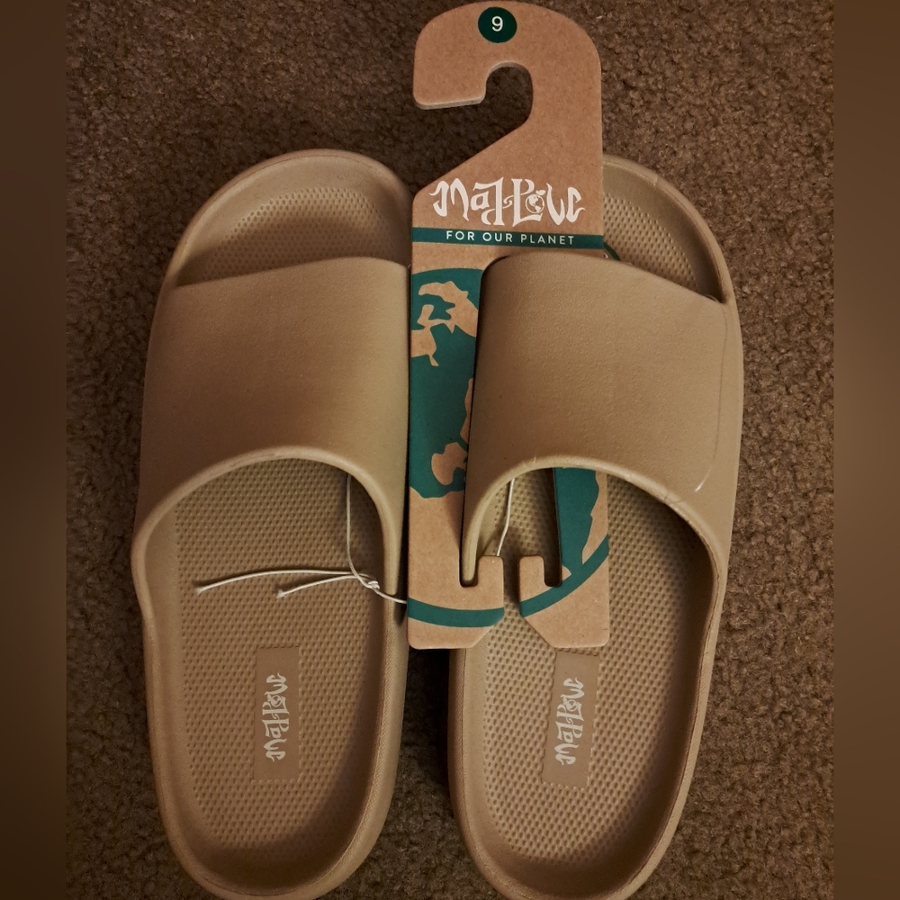 NEW SIZE 9W 8.5W SLIPPER SANDAL, BEIGE-ISH TAN, TAUPE, MADPOLE, FIRM